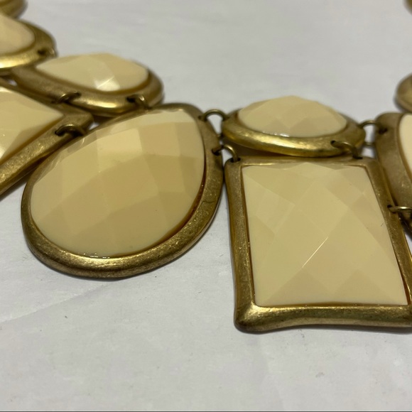 Cream & Antiqued Gold Tone Statement Necklace - Picture 3 of 8